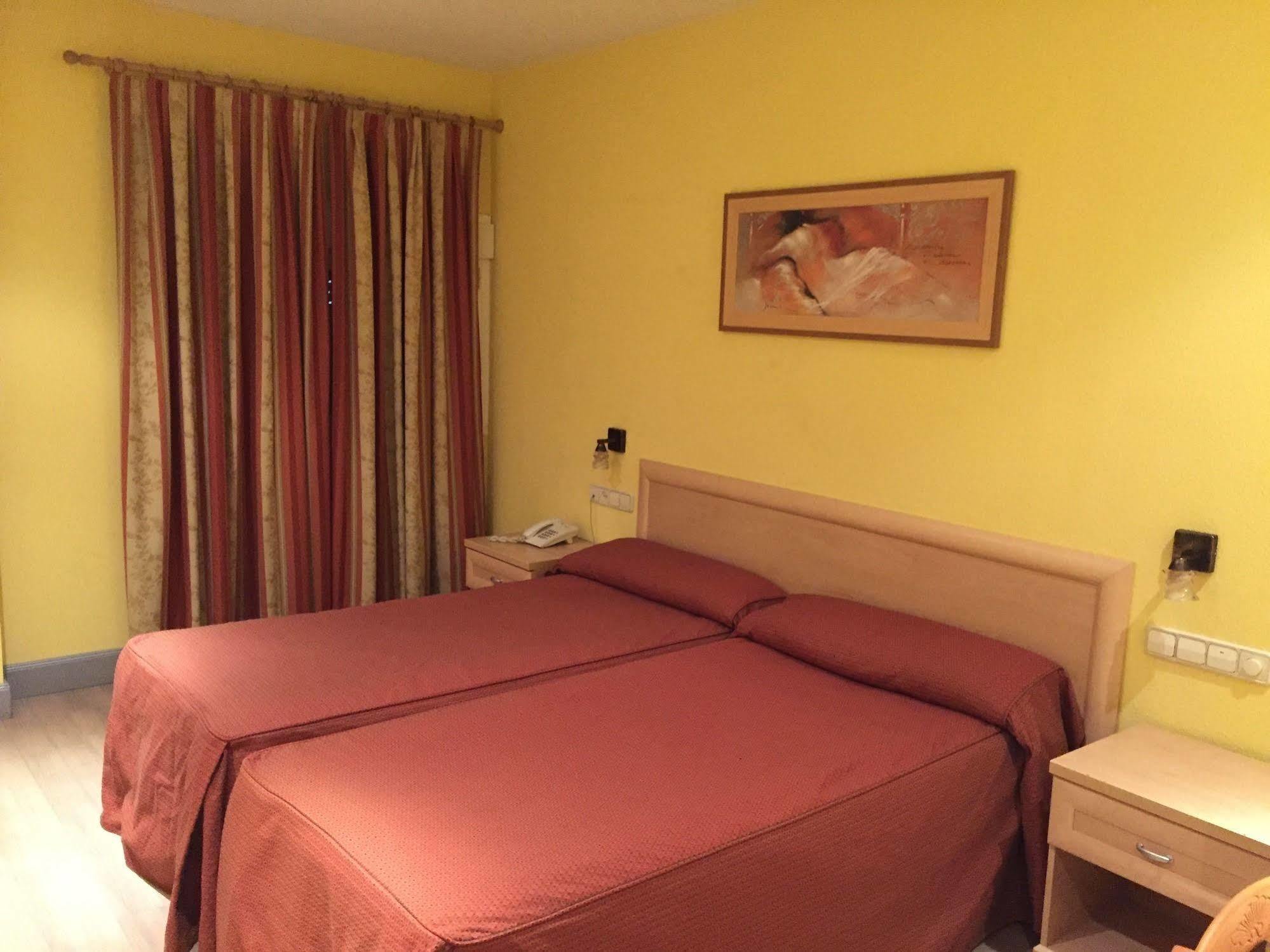 Hotel La Union อูมาเนส เด มาดริด ภายนอก รูปภาพ