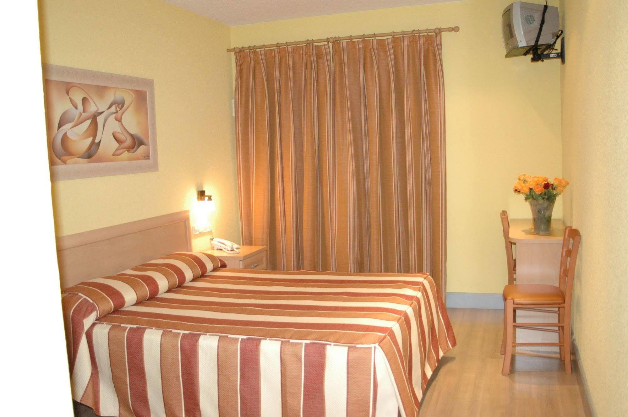 Hotel La Union อูมาเนส เด มาดริด ภายนอก รูปภาพ
