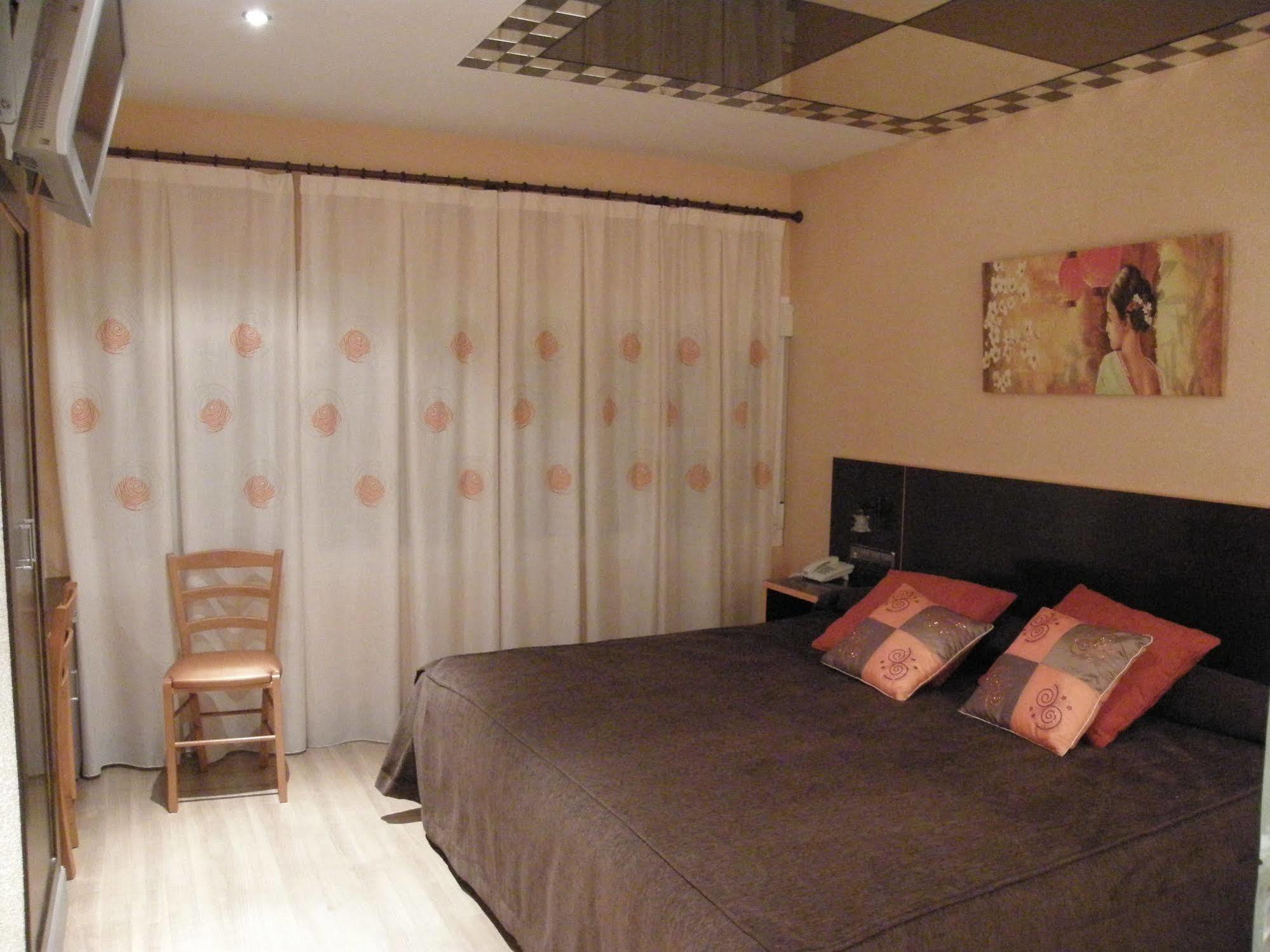 Hotel La Union อูมาเนส เด มาดริด ภายนอก รูปภาพ