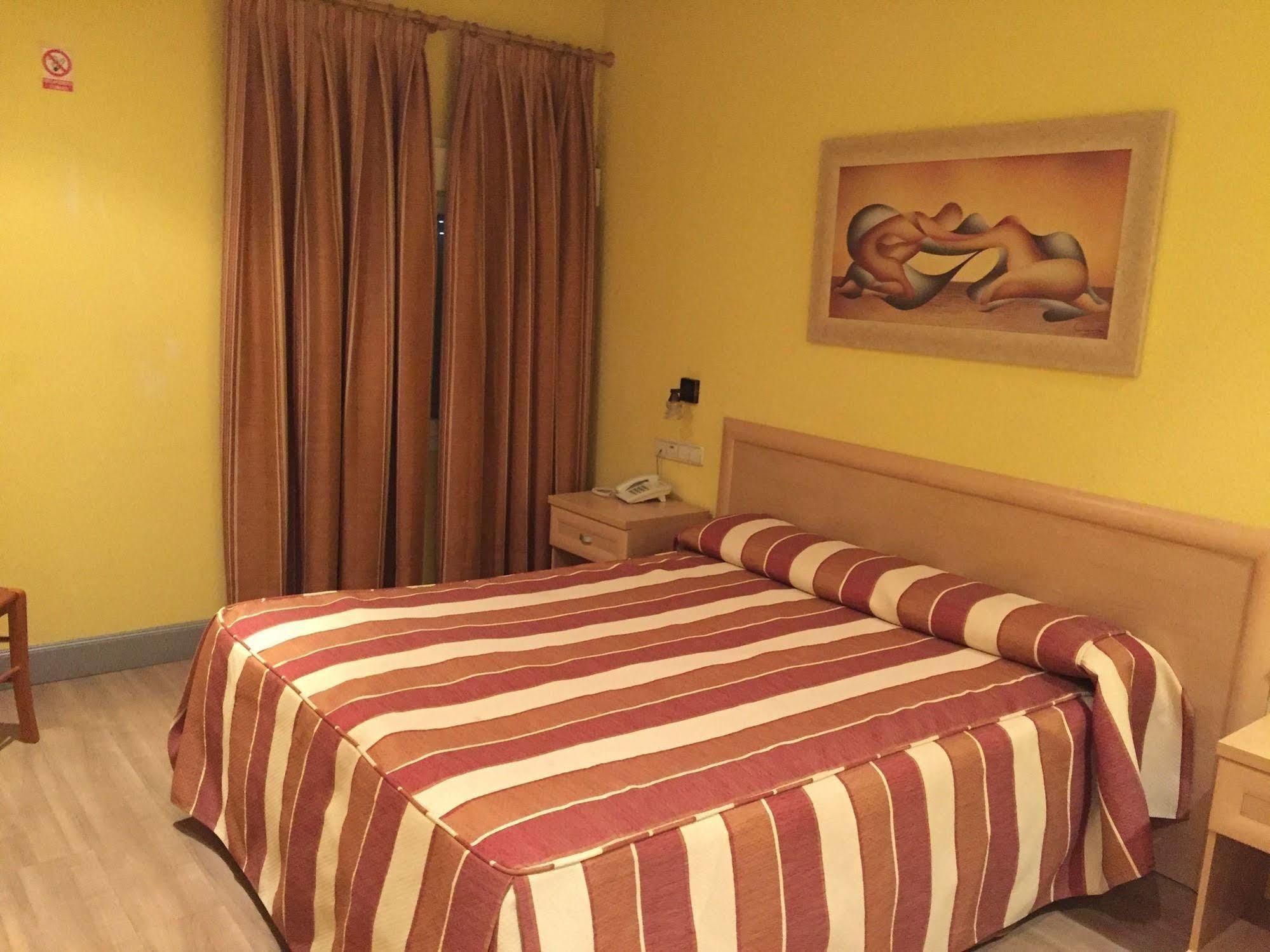 Hotel La Union อูมาเนส เด มาดริด ภายนอก รูปภาพ