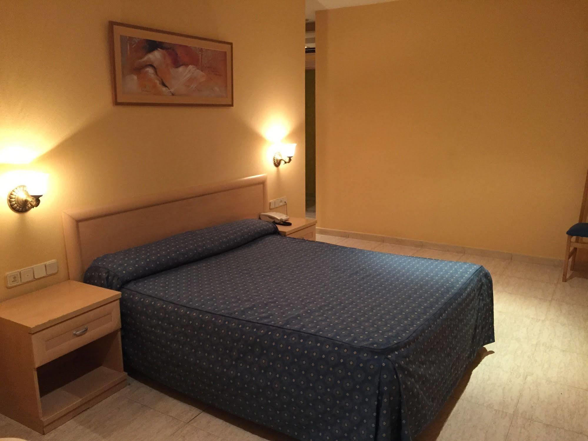 Hotel La Union อูมาเนส เด มาดริด ภายนอก รูปภาพ